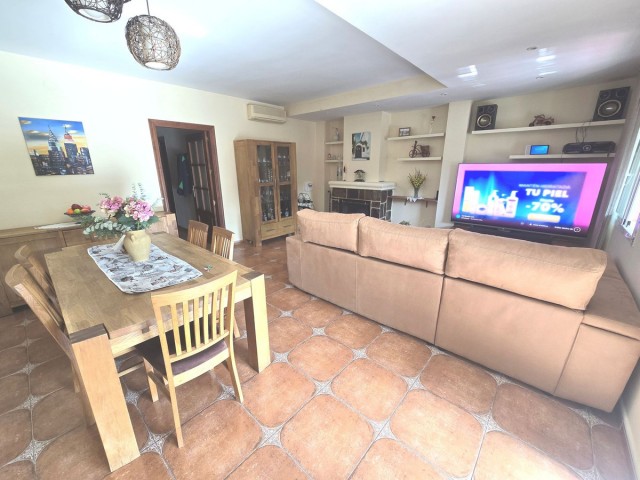 Adosado con 3 Dormitorios  en Marbella