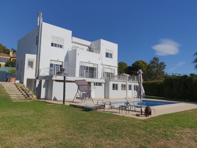 7 Sovrums Villa i Elviria