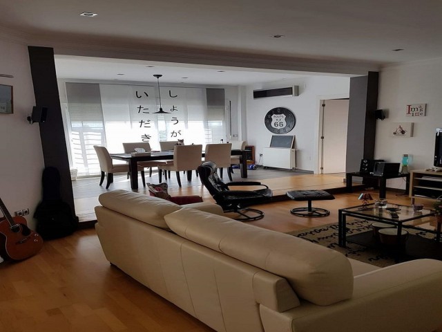 7 Sovrums Villa i Elviria