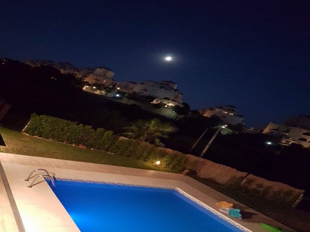 7 Sovrums Villa i Elviria
