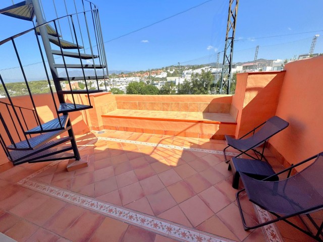 Adosado con 5 Dormitorios  en Artola