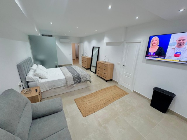 Adosado con 5 Dormitorios  en Artola