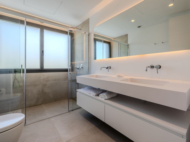 4 Makuuhuoneen Huvila Puerto Banús