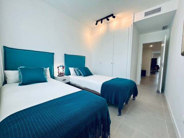 Apartamento con 2 Dormitorios  en Estepona