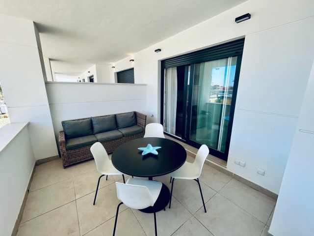 Apartamento con 2 Dormitorios  en Estepona