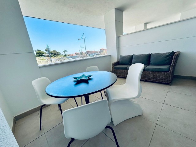 Apartamento con 2 Dormitorios  en Estepona