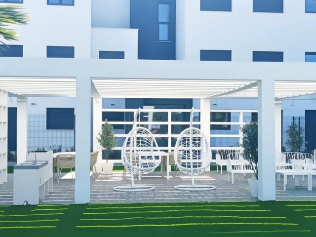 Apartamento con 2 Dormitorios  en Estepona