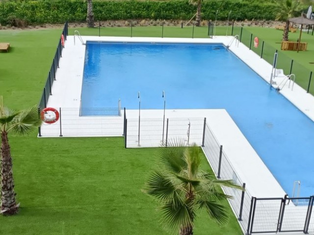 Apartamento con 2 Dormitorios  en Estepona