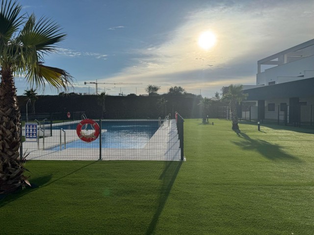Apartamento con 2 Dormitorios  en Estepona
