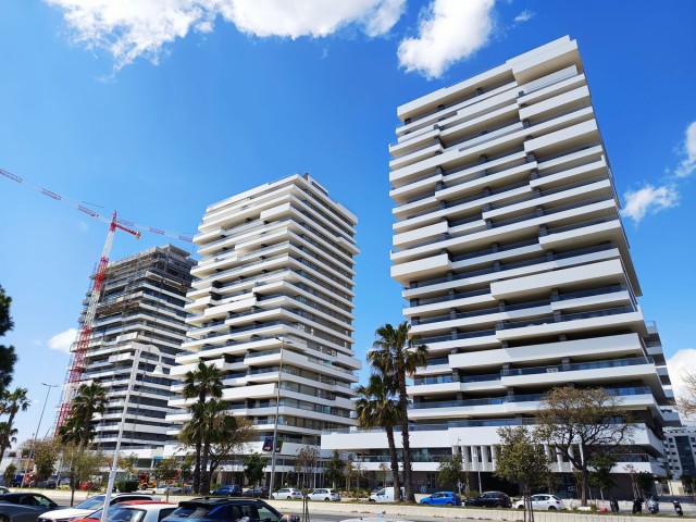 Apartamento con 3 Dormitorios  en Málaga