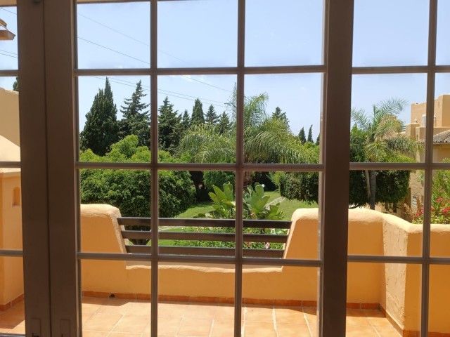 Adosado con 3 Dormitorios  en Marbella