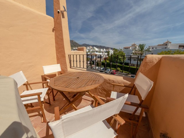 Adosado con 3 Dormitorios  en Marbella