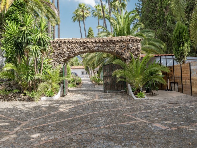 20 Sovrums Villa i Estepona