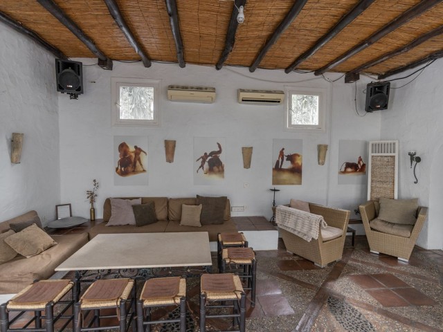 20 Sovrums Villa i Estepona