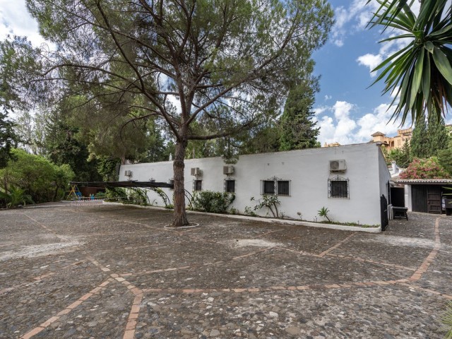 20 Sovrums Villa i Estepona