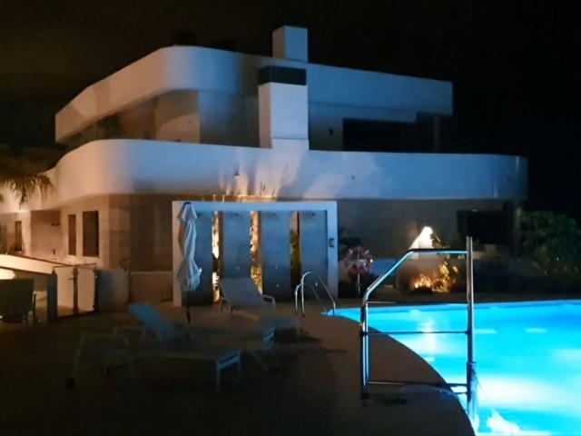 Apartamento con 3 Dormitorios  en Mijas