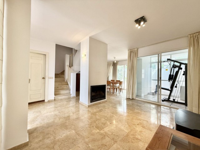 3 Schlafzimmer Reihenhaus in Nueva Andalucía