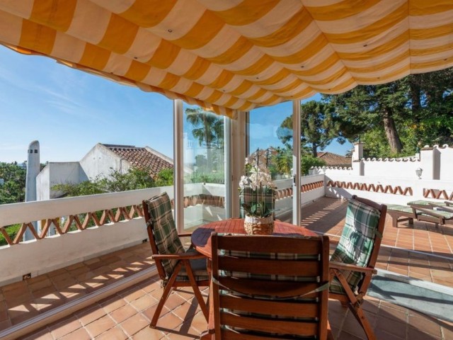 Villa con 3 Dormitorios  en Calahonda
