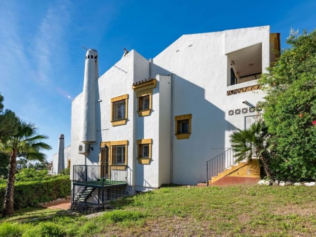 Villa con 3 Dormitorios  en Calahonda