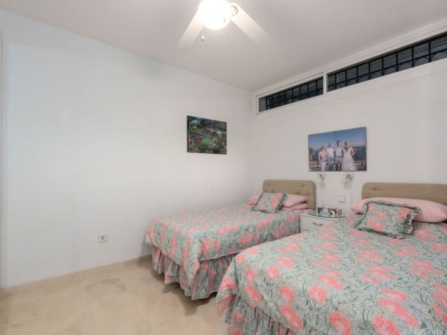 Villa con 3 Dormitorios  en Calahonda