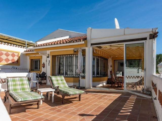 Villa con 3 Dormitorios  en Calahonda