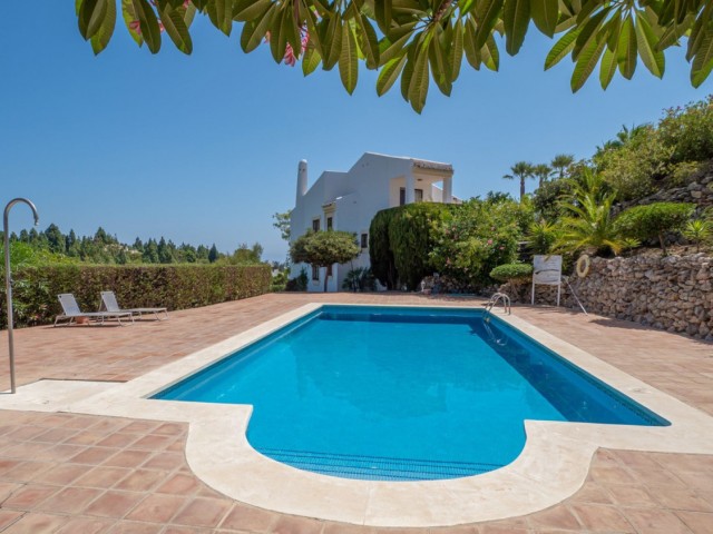 Villa con 3 Dormitorios  en Calahonda