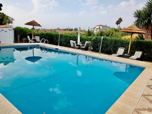Maison mitoyenne avec 3 Chambres  à Estepona