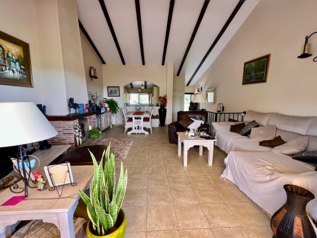 Maison mitoyenne avec 3 Chambres  à Estepona