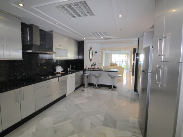 4 Schlafzimmer Apartment in Puerto Banús