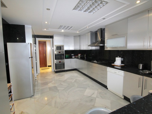 4 Schlafzimmer Apartment in Puerto Banús