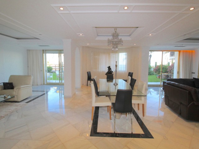 4 Schlafzimmer Apartment in Puerto Banús