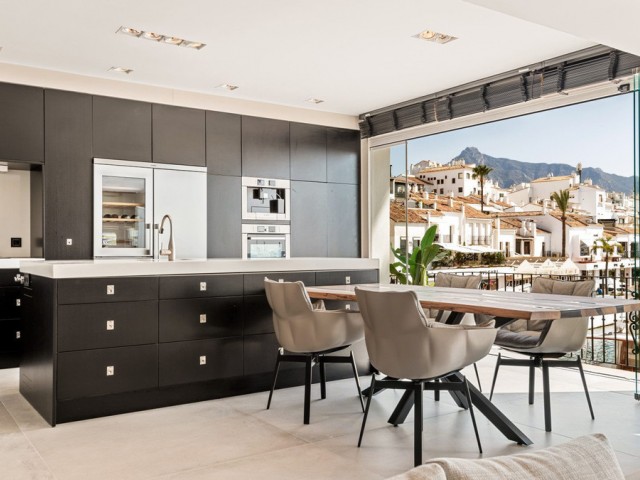 2 Bedrooms Apartment in Puerto Banús