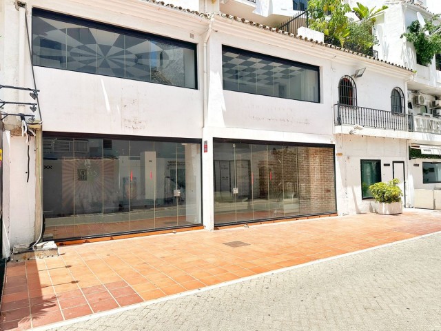 Commercial in Puerto Banús