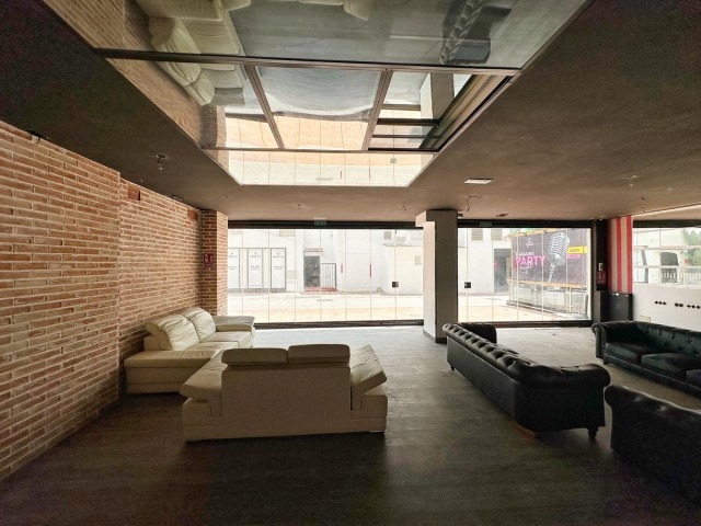 Commercieel in Puerto Banús