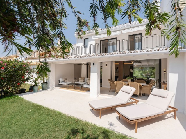 4 Schlafzimmer Reihenhaus in Nueva Andalucía