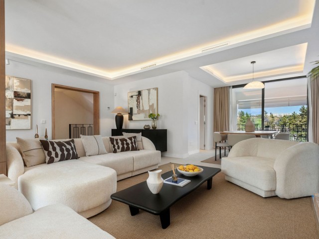 4 Schlafzimmer Reihenhaus in Nueva Andalucía