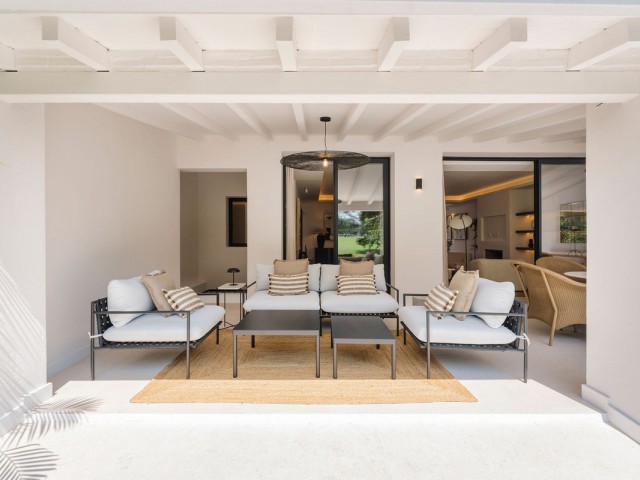 4 Schlafzimmer Reihenhaus in Nueva Andalucía