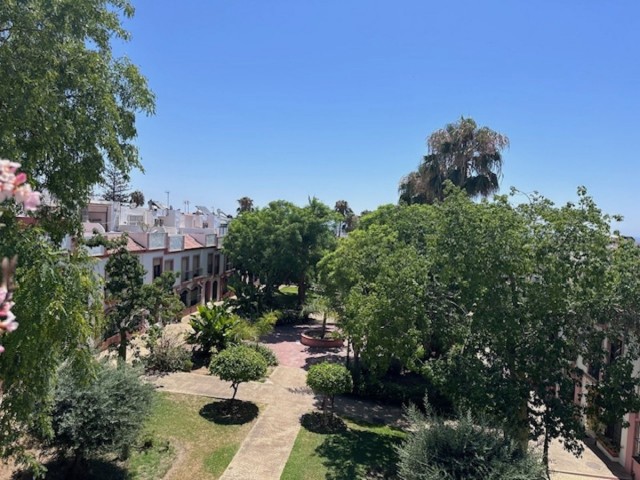 Maison mitoyenne avec 4 Chambres  à Estepona