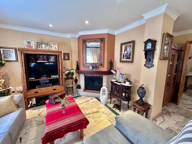 Maison mitoyenne avec 4 Chambres  à Estepona