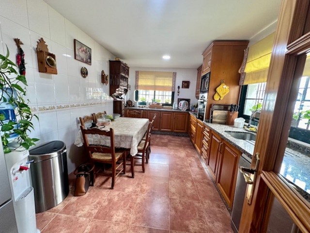 Maison mitoyenne avec 4 Chambres  à Estepona