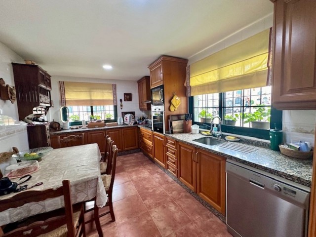 Maison mitoyenne avec 4 Chambres  à Estepona