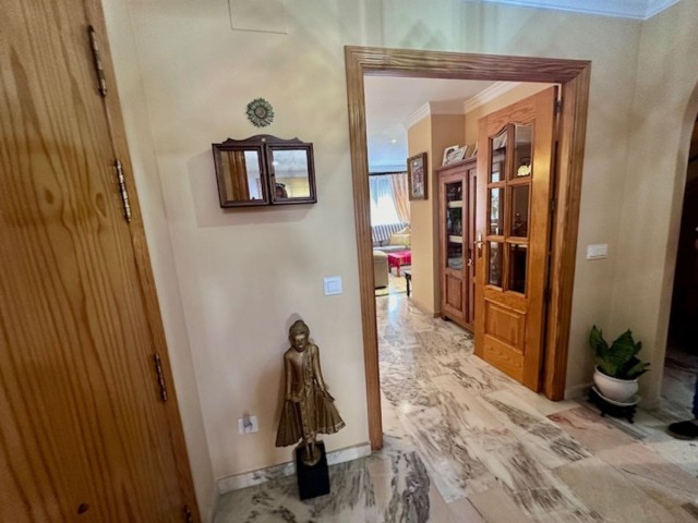 Maison mitoyenne avec 4 Chambres  à Estepona