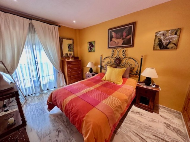 Maison mitoyenne avec 4 Chambres  à Estepona