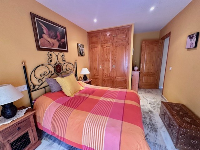 Maison mitoyenne avec 4 Chambres  à Estepona