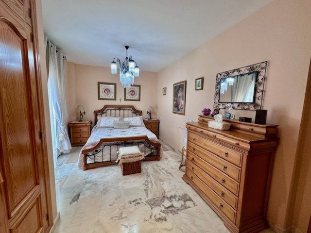 Maison mitoyenne avec 4 Chambres  à Estepona