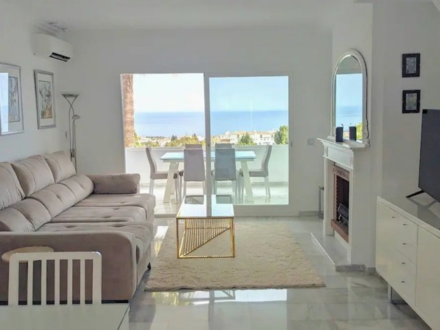 4 Bedrooms Apartment in Calahonda