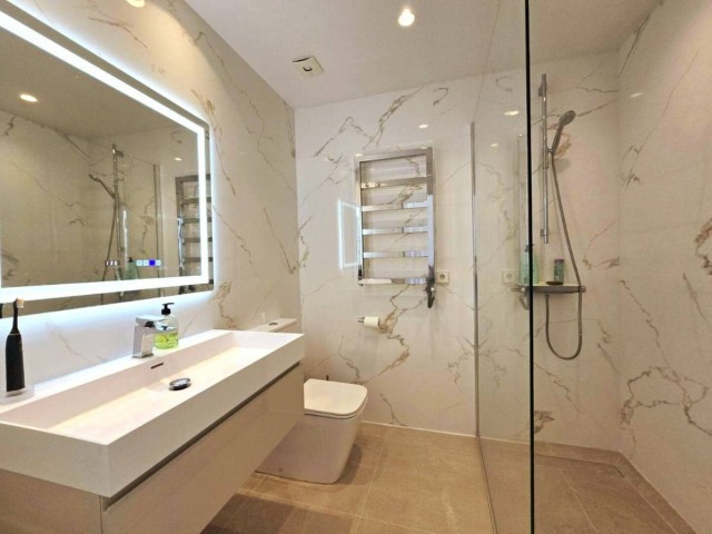 4 Bedrooms Apartment in Calahonda