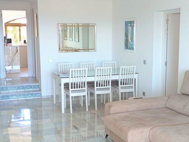 4 Bedrooms Apartment in Calahonda
