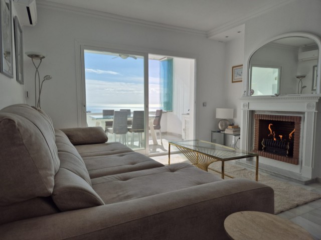 4 Bedrooms Apartment in Calahonda