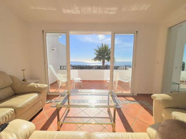 4 Bedrooms Apartment in Calahonda